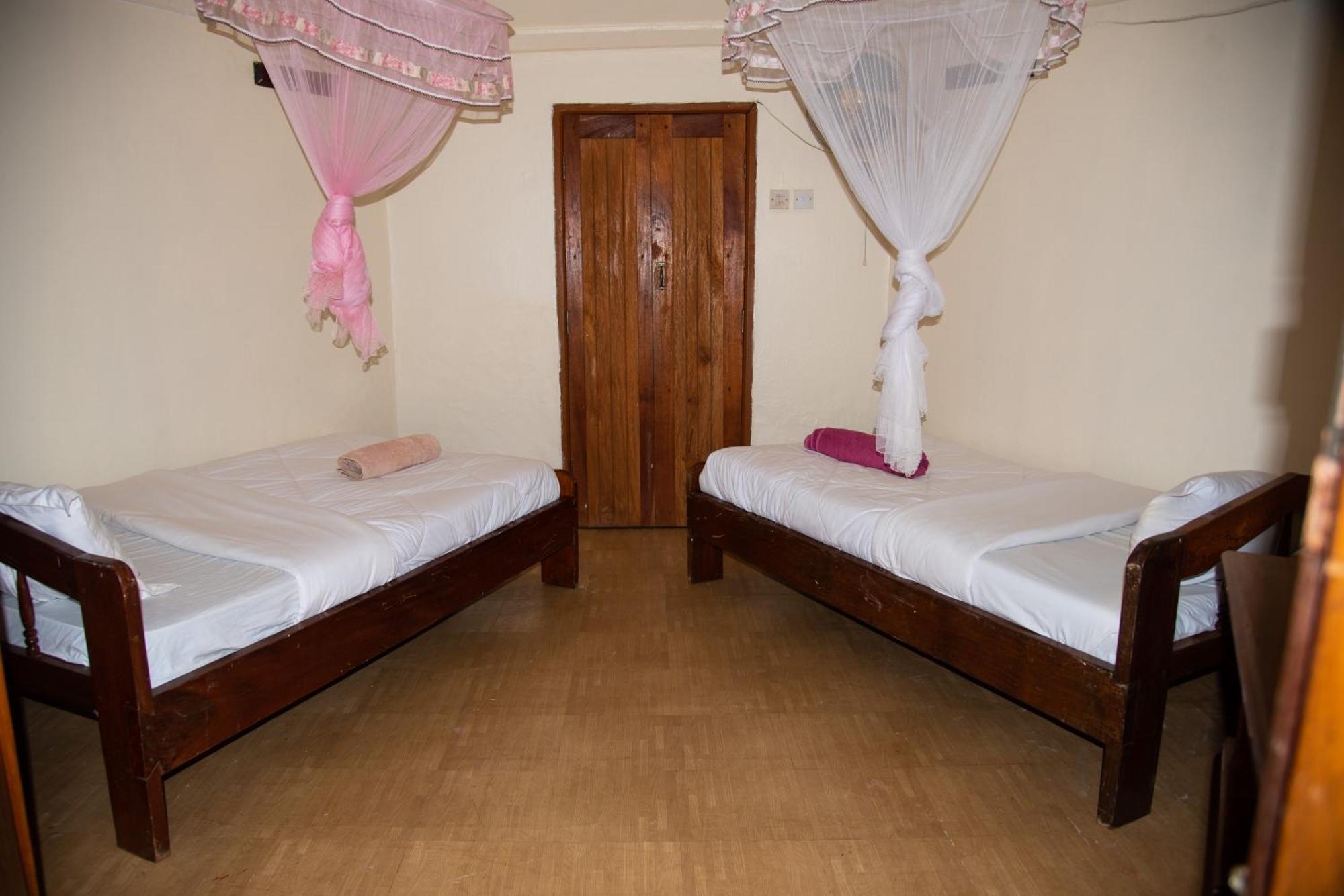 Masindi New Court View Hotel מראה חיצוני תמונה